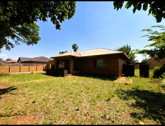 4 BEDROOM HOUSE FOR SALE IN VANDERBIJLPARK CE 2